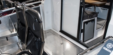 Катер Buster Phantom Cabin